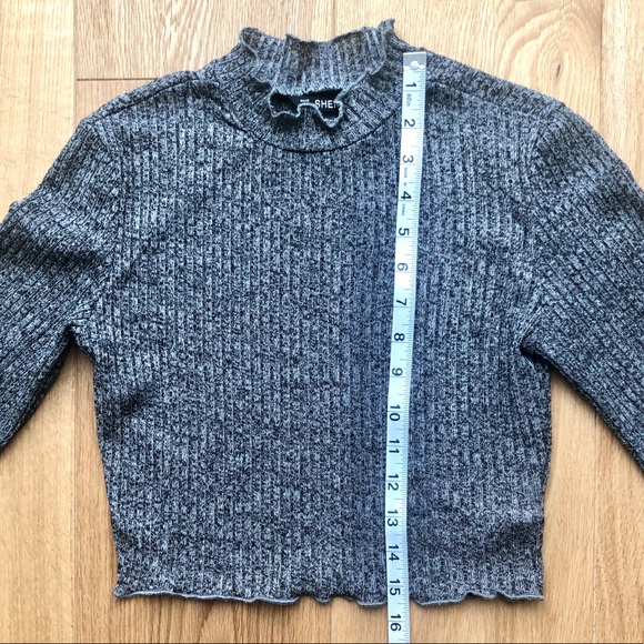 NWOT Grey Long Sleeve Crop Top - Picture 5 of 8